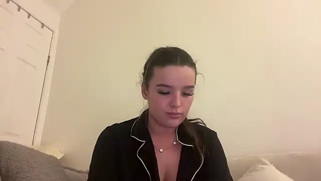 Snapshot of maisiesmithx chatting on February 2, 2025, 10:06 pm maisiesmithx online show from February 2, 2025, 10:06 pm