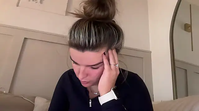 Snapshot of maisiesmithx chatting on November 21, 2025, 7:35 pm maisiesmithx online show from November 21, 2025, 7:35 pm