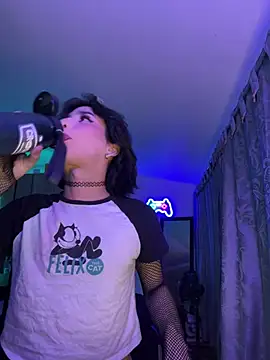 Snapshot of sue___0 chatting on February 22, 2025, 12:27 am sue 0 online show from February 22, 2025, 12:27 am