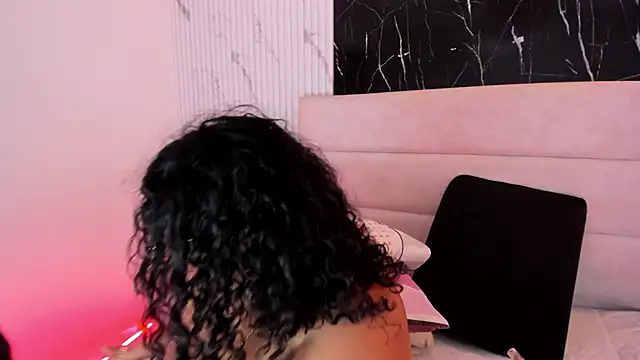 Reginavegaa online show from March 30, 2026, 11:44 am