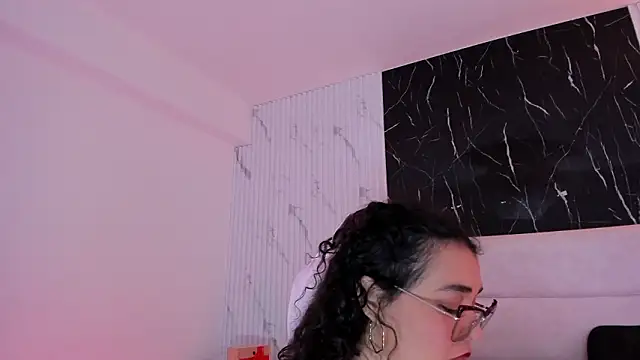 Reginavegaa online show from March 7, 2026, 11:49 am