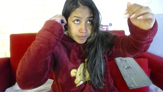 Snapshot of ricura_mily chatting on December 3, 2025, 7:08 am ricura mily online show from December 3, 2025, 7:08 am