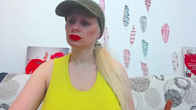 Snapshot of ForeverBarbie_ chatting on December 15, 2025, 2:17 am ForeverBarbie online show from December 15, 2025, 2:17 am