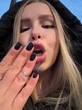 Snapshot of mur_girl chatting on November 27, 2025, 1:22 pm mur girl online show from November 27, 2025, 1:22 pm