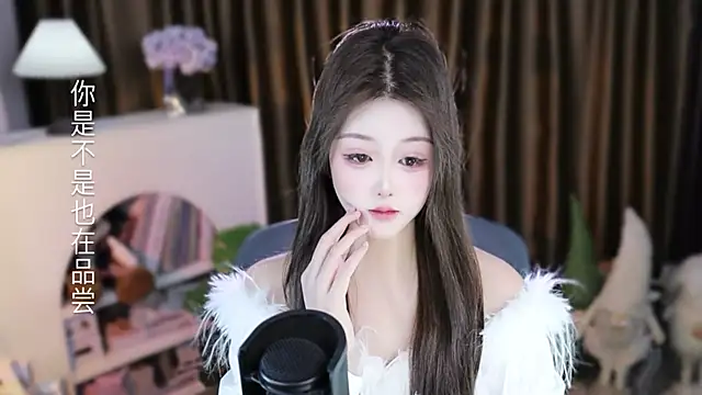 Snapshot of Arwyn-rr chatting on February 28, 2026, 11:43 am Arwyn-rr online show from February 28, 2026, 11:43 am