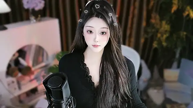 Arwyn-rr online show from November 17, 2025, 10:41 am