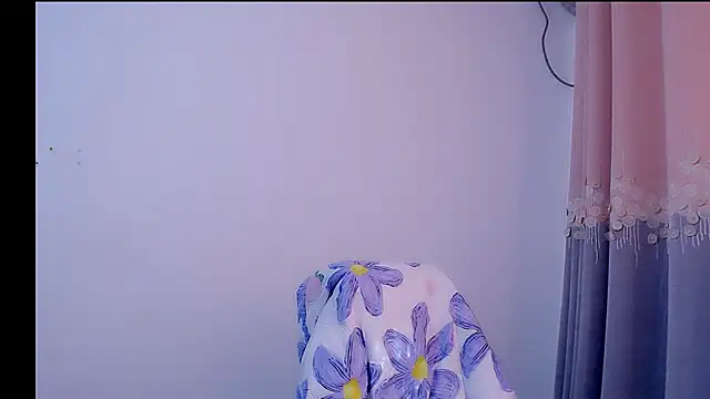 Snapshot of Little-sweet chatting on November 20, 2025, 1:28 am Little-sweet online show from November 20, 2025, 1:28 am