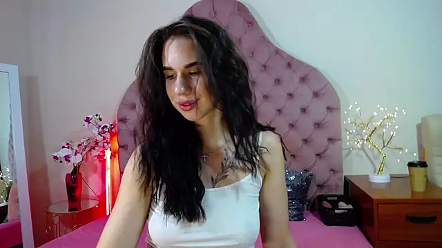 Snapshot of Erikka__ chatting on July 2, 2026, 7:03 am Erikka online show from July 2, 2026, 7:03 am