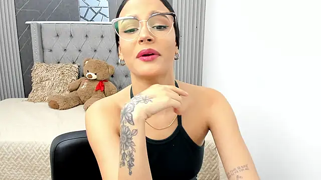 Snapshot of Susieeve chatting on November 17, 2025, 8:24 pm Susieeve online show from November 17, 2025, 8:24 pm