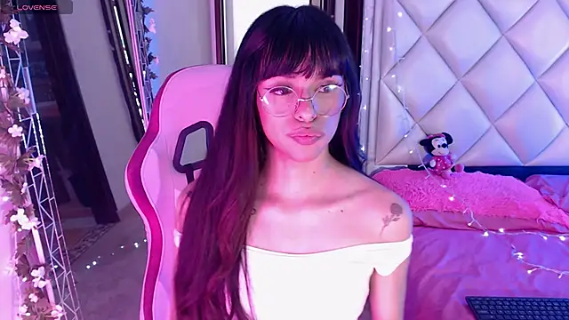 Snapshot of DannaDooll99 chatting on March 15, 2025, 2:01 pm DannaDooll99 online show from March 15, 2025, 2:01 pm