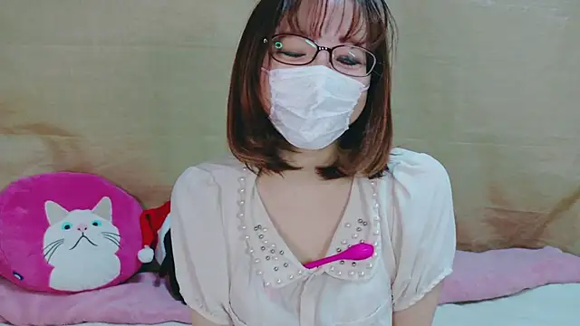 Snapshot of Arisa_san__ chatting on December 27, 2024, 11:42 pm Arisa san online show from December 27, 2024, 11:42 pm