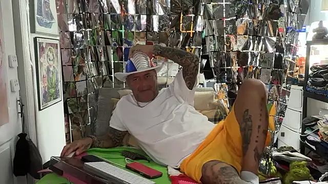 joeytatts66 online show from May 20, 2026, 2:19 am