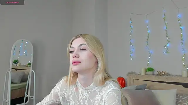 Snapshot of Cherry_Price chatting on May 20, 2026, 10:51 pm Cherry Price online show from May 20, 2026, 10:51 pm