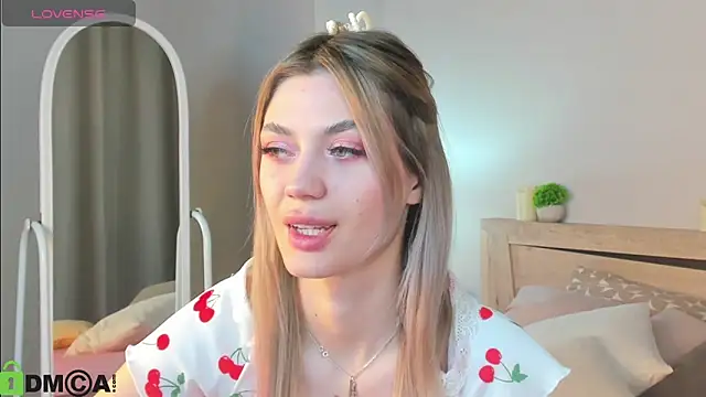 Snapshot of Cherry_Price chatting on December 17, 2025, 12:04 am Cherry Price online show from December 17, 2025, 12:04 am