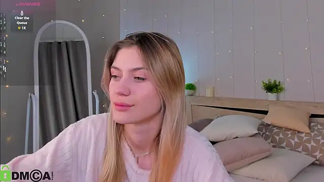 Snapshot of Cherry_Price chatting on November 18, 2025, 12:59 am Cherry Price online show from November 18, 2025, 12:59 am