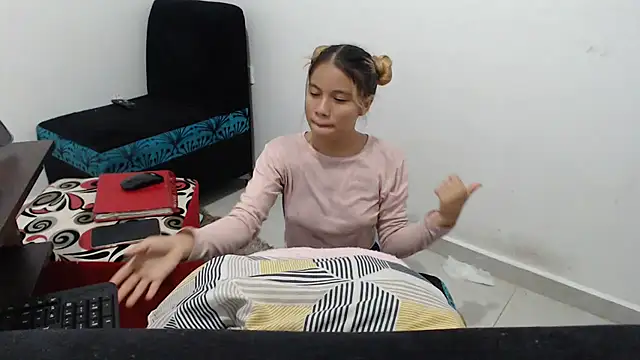 Snapshot of Naomi991 chatting on February 27, 2025, 11:37 pm Naomi991 online show from February 27, 2025, 11:37 pm