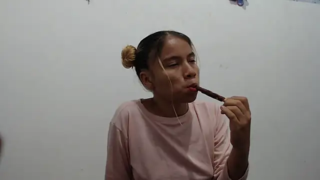 Snapshot of Naomi991 chatting on March 6, 2025, 9:09 pm Naomi991 online show from March 6, 2025, 9:09 pm