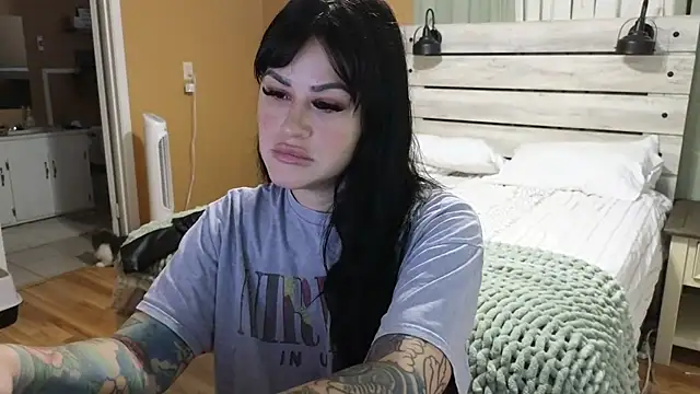 Snapshot of TexasTattooedHouseWife chatting on November 3, 2025, 2:42 pm TexasTattooedHouseWife online show from November 3, 2025, 2:42 pm