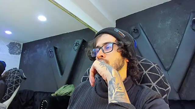 Snapshot of Loggan_donnelly chatting on March 15, 2025, 9:05 pm Loggan donnelly online show from March 15, 2025, 9:05 pm