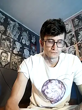 Snapshot of Loggan_donnelly chatting on December 17, 2025, 10:48 pm Loggan donnelly online show from December 17, 2025, 10:48 pm