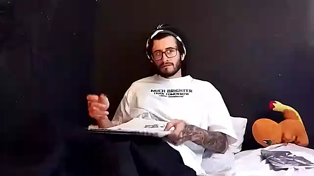 Snapshot of Loggan_donnelly chatting on October 27, 2025, 7:37 pm Loggan donnelly online show from October 27, 2025, 7:37 pm