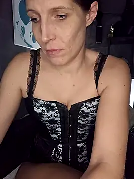 Snapshot of Lenchen_ chatting on February 18, 2025, 10:47 pm Lenchen online show from February 18, 2025, 10:47 pm