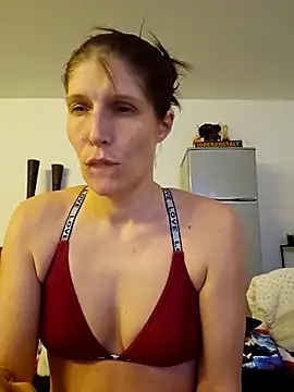 Snapshot of Lenchen_ chatting on February 18, 2026, 9:33 pm Lenchen online show from February 18, 2026, 9:33 pm