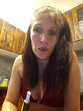 Snapshot of Lenchen_ chatting on February 28, 2026, 8:19 pm Lenchen online show from February 28, 2026, 8:19 pm