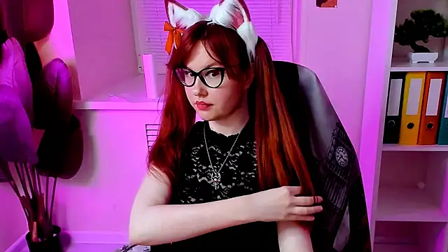 Snapshot of CarolGiggly chatting on December 1, 2025, 2:07 pm CarolGiggly online show from December 1, 2025, 2:07 pm