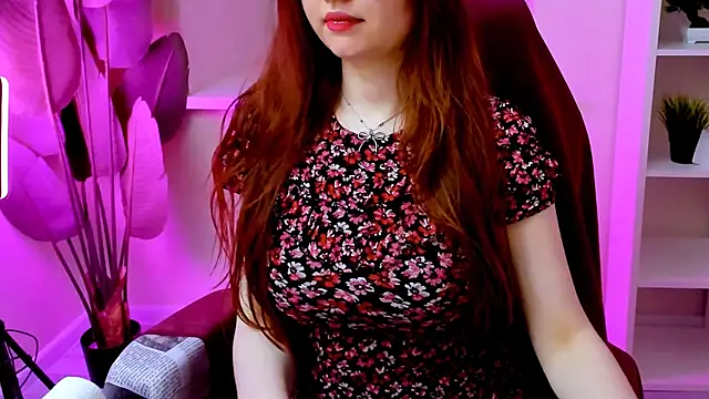 Snapshot of CarolGiggly chatting on June 12, 2026, 6:38 pm CarolGiggly online show from June 12, 2026, 6:38 pm