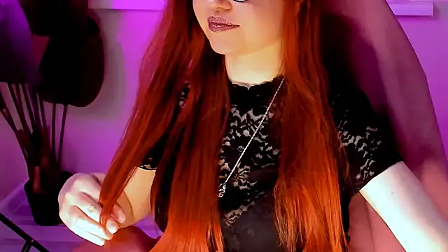 Snapshot of CarolGiggly chatting on December 5, 2025, 12:32 am CarolGiggly online show from December 5, 2025, 12:32 am