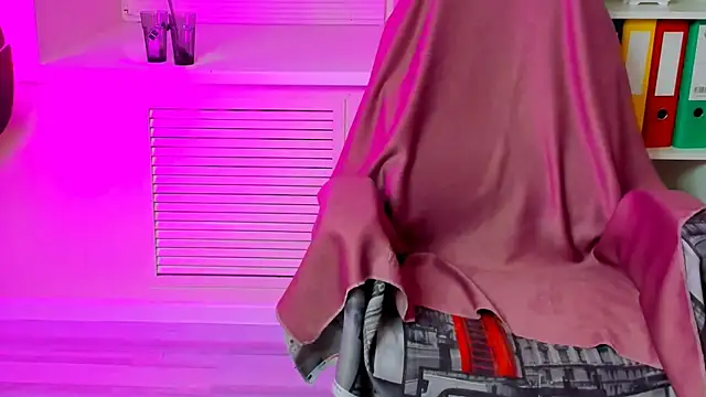 Snapshot of CarolGiggly chatting on November 19, 2025, 7:25 pm CarolGiggly online show from November 19, 2025, 7:25 pm