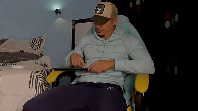 Alex motta online show from November 17, 2025, 4:38 am