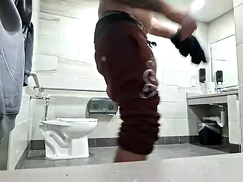 Snapshot of Cantufamily1979 chatting on November 5, 2025, 2:42 pm Cantufamily1979 online show from November 5, 2025, 2:42 pm