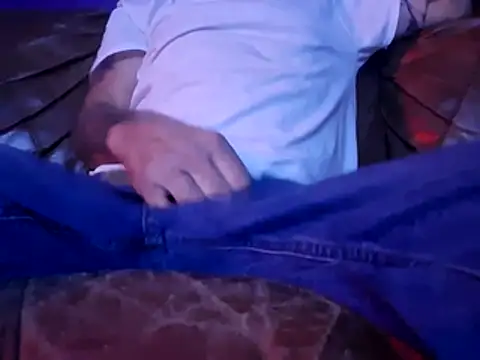 Snapshot of Cantufamily1979 chatting on November 2, 2025, 8:41 am Cantufamily1979 online show from November 2, 2025, 8:41 am