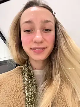 Snapshot of Lia__Love chatting on October 27, 2025, 12:17 pm Lia Love online show from October 27, 2025, 12:17 pm