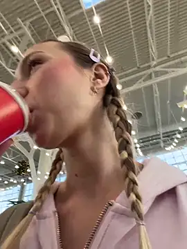 Snapshot of Lia__Love chatting on November 14, 2025, 12:09 pm Lia Love online show from November 14, 2025, 12:09 pm