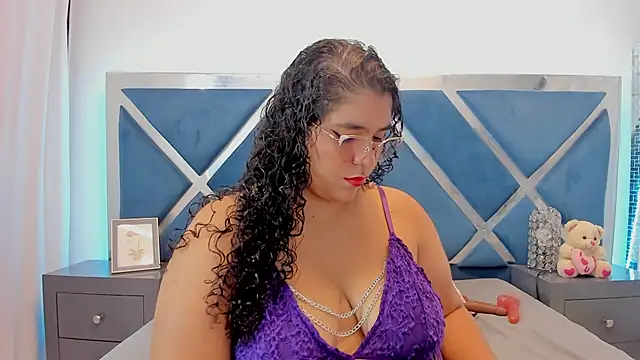Tiffanymiller00 online show from May 2, 2026, 2:22 pm