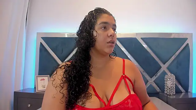 Tiffanymiller00 online show from May 1, 2026, 1:49 pm