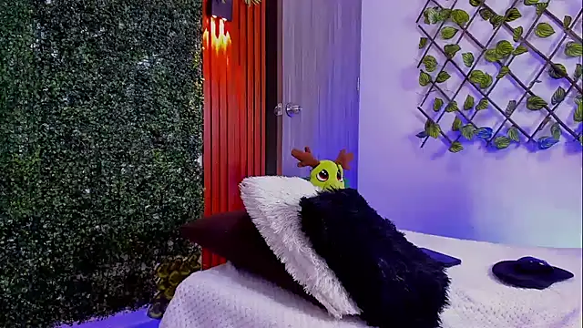 Valentino  X online show from October 22, 2025, 4:34 am