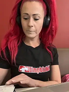 Snapshot of SweetSolez chatting on October 18, 2025, 1:57 pm SweetSolez online show from October 18, 2025, 1:57 pm