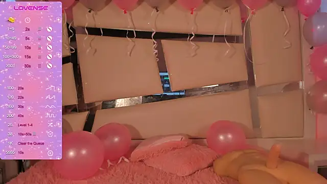 Mis  lola online show from October 10, 2025, 9:04 pm