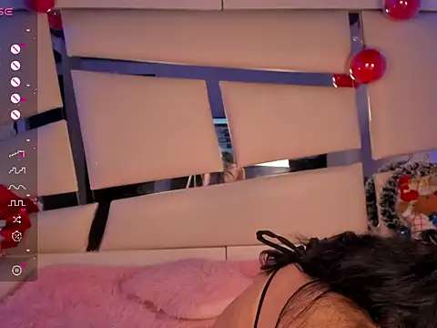 Snapshot of Mis__lola chatting on December 19, 2025, 9:39 pm Mis lola online show from December 19, 2025, 9:39 pm