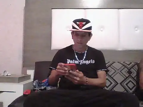 oiram27 online show from November 3, 2025, 9:40 pm