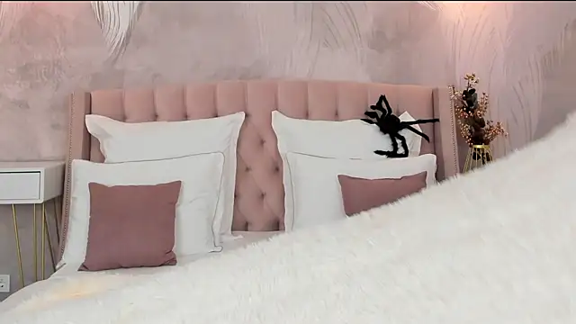 Snapshot of milaleoneli chatting on October 21, 2025, 3:11 pm milaleoneli online show from October 21, 2025, 3:11 pm