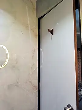 skinnyyyyyyyyy online show from April 10, 2026, 4:19 am