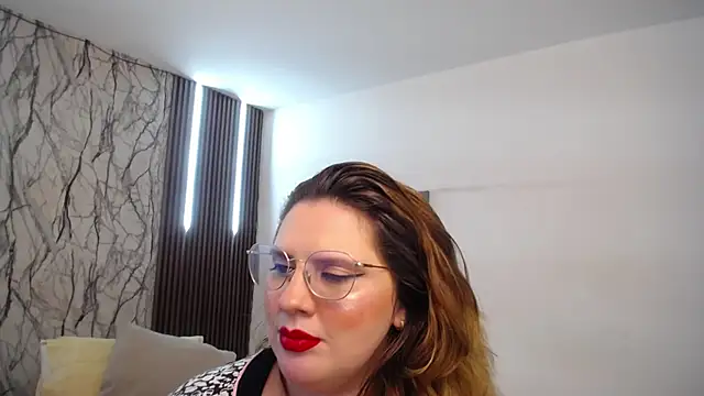 Snapshot of MartinaGuzmann chatting on March 17, 2025, 7:24 am MartinaGuzmann online show from March 17, 2025, 7:24 am