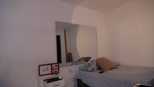 Snapshot of MartinaGuzmann chatting on November 15, 2025, 3:10 am MartinaGuzmann online show from November 15, 2025, 3:10 am