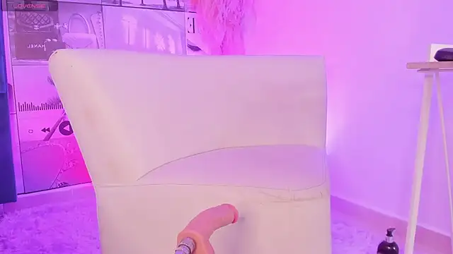 Snapshot of MiaCavallii_ chatting on October 24, 2025, 4:22 am MiaCavallii online show from October 24, 2025, 4:22 am