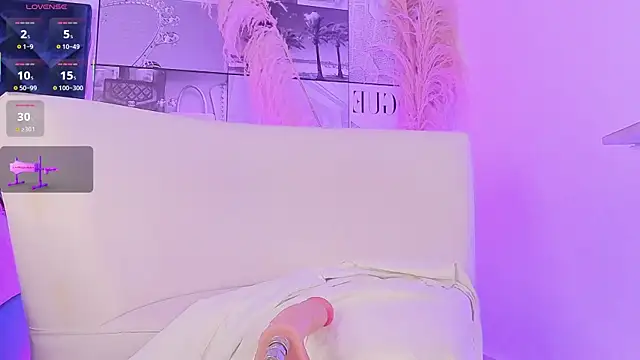 Snapshot of MiaCavallii_ chatting on October 30, 2025, 3:05 am MiaCavallii online show from October 30, 2025, 3:05 am